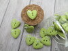 Bouton petit coeur vert anis