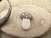 Bouton champignon blanc et chapeau gris