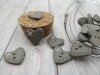 Bouton petit coeur gris-beige