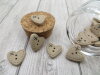 Bouton petit coeur beige