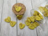 Bouton petit coeur jaune mangue