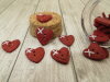 Bouton petit coeur rouge foncé pailleté